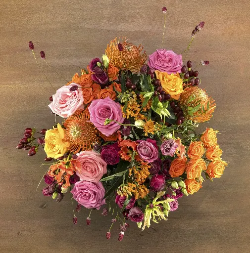 Seasonal-Signature-Bouquet-Majestic.webp